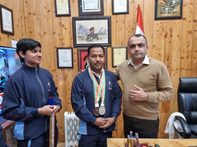 डीजीपी अभिनव कुमार ने 12वीं अखिल भारतीय आर्चरी चैंपियनशिप 2023-24 में पदक प्राप्त खिलाड़ियों से की मुलाकात