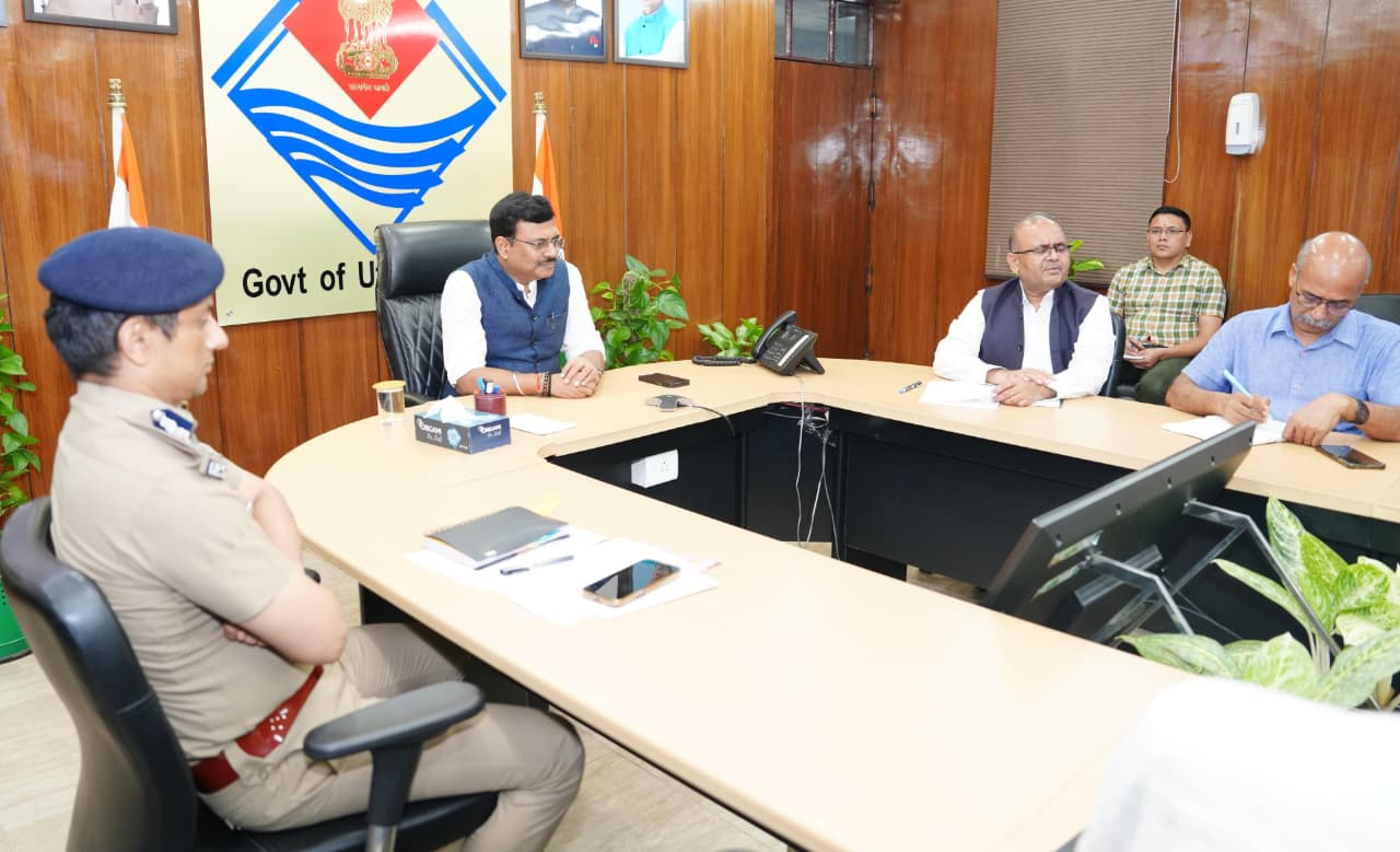 भू-विज्ञान संस्थानों के साथ मुख्य सचिव की भूस्खलन नियंत्रण पर उच्चस्तरीय बैठक हुई।