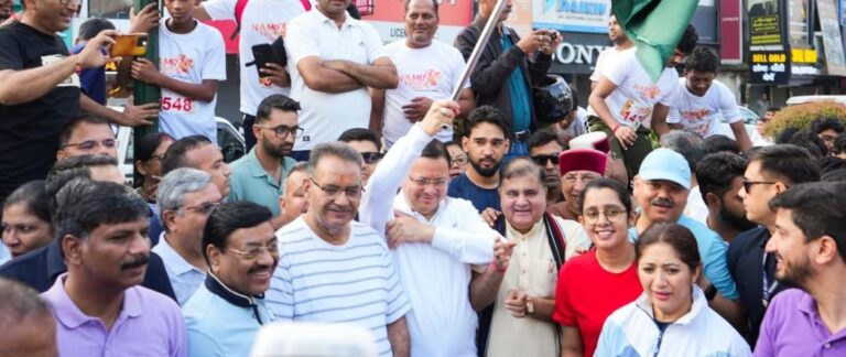 सीएम धामी ने सेवा पखवाड़ा कार्यक्रम के अंतर्गत आयोजित ‘नमो युवा रन’ को हरी झंडी दी।