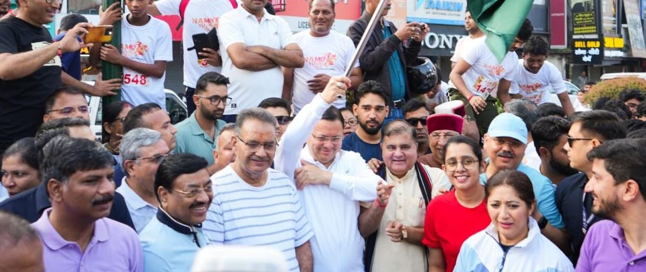 सीएम धामी ने सेवा पखवाड़ा कार्यक्रम के अंतर्गत आयोजित ‘नमो युवा रन’ को हरी झंडी दी।
