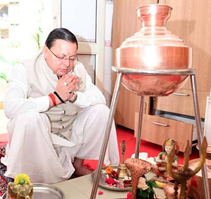 शारदीय नवरात्रि की शुरुआत पर सीएम धामी ने की पूजा-अर्चना