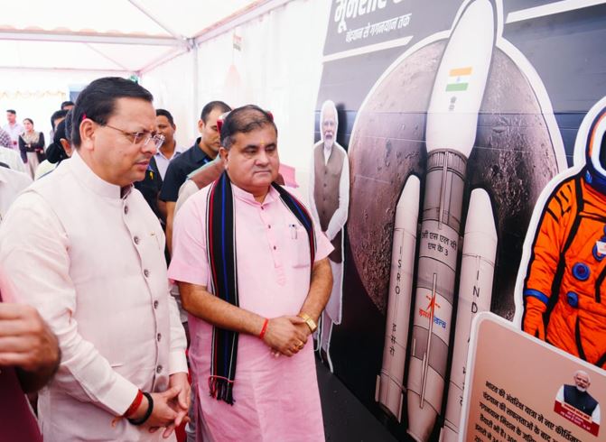 CM धामी ने ‘सेवा पखवाड़ा’ कार्यक्रम के तहत प्रदर्शनी का किया उद्घाटन