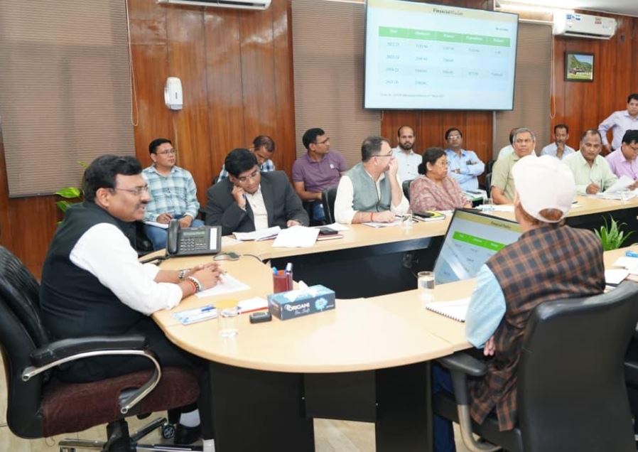 सीएम-राष्ट्रीय कृषि विकास योजना की समीक्षा बैठक मुख्य सचिव आनन्द बर्द्धन की अध्यक्षता में संपन्न हुई।