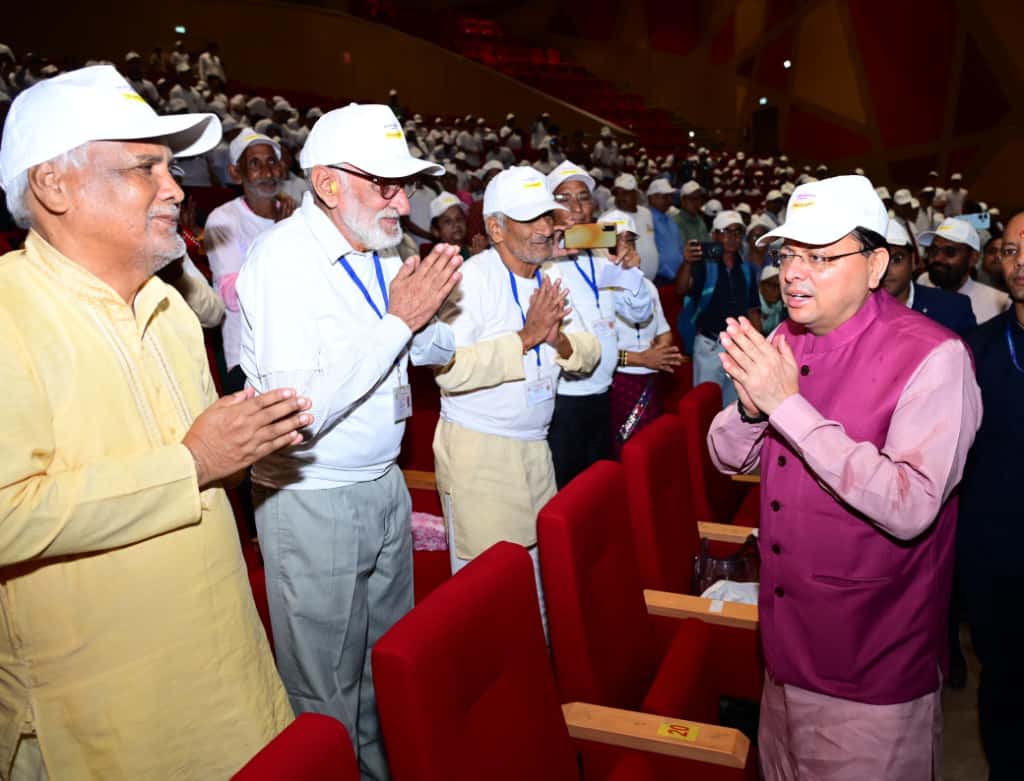 अंतरराष्ट्रीय वृद्धजन दिवस कार्यक्रम में सीएम धामी हुए शामिल।