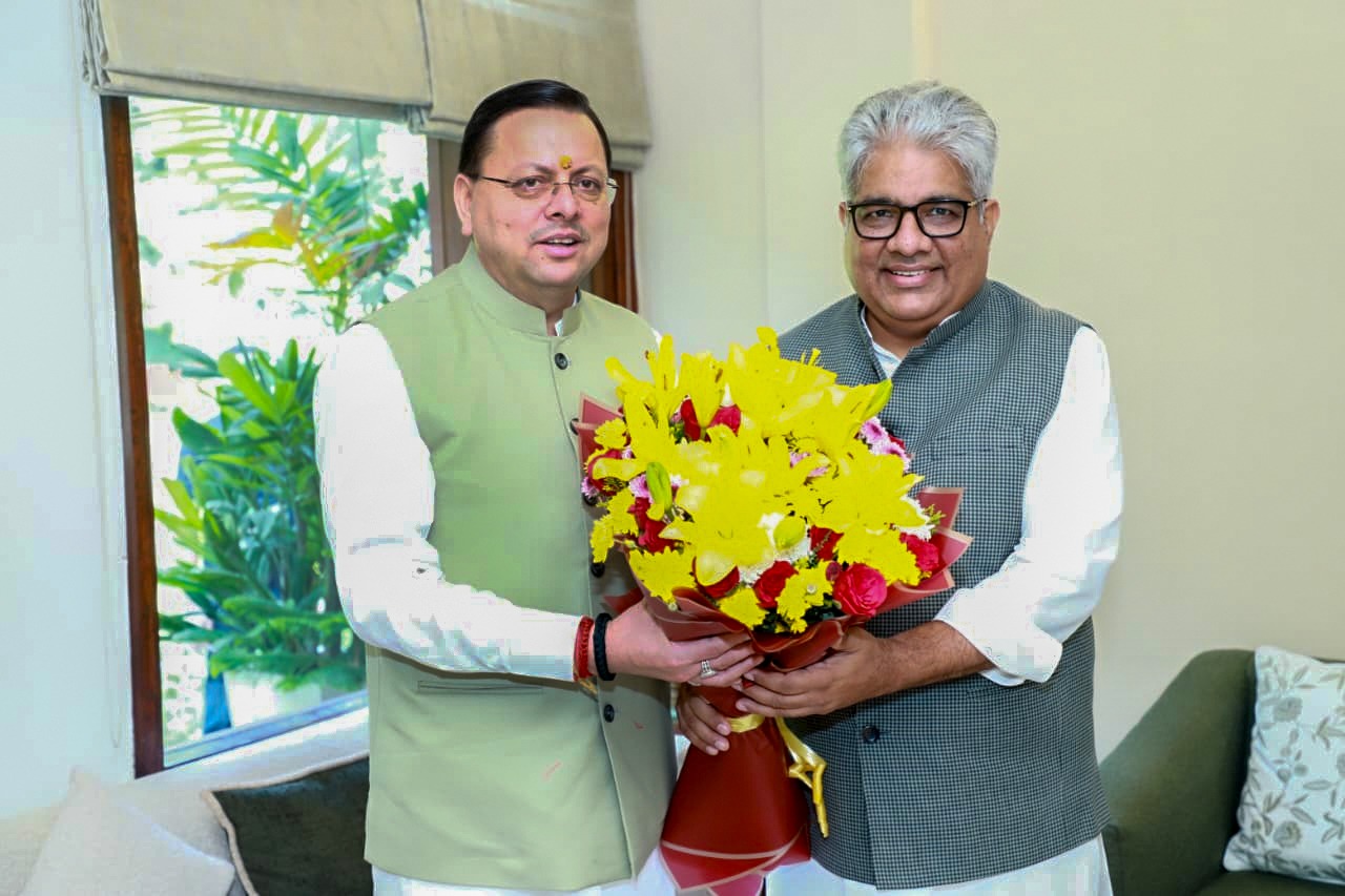 मुख्यमंत्री धामी ने केंद्रीय मंत्री भूपेंद्र यादव से उत्तराखंड की जल विद्युत परियोजनाओं को स्वीकृति देने का आग्रह किया।