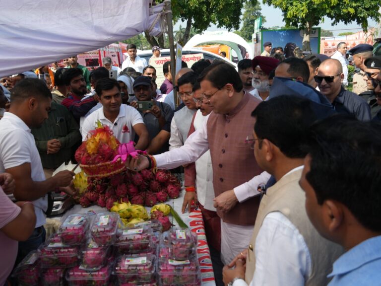 मुख्यमंत्री धामी ने 118वें अखिल भारतीय किसान मेले में हिस्सा लिया, नई फसल प्रजातियों और पुस्तक का विमोचन किया।