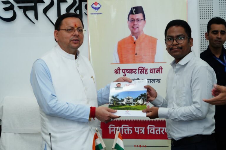 राजस्व परिषद के नव-चयनित सहायक समीक्षा और समीक्षा अधिकारियों को मुख्यमंत्री ने नियुक्ति पत्र दिए।