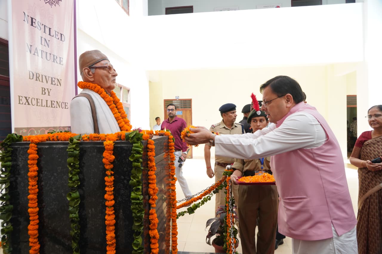 CM धामी ने दून विश्वविद्यालय में आयोजित अंतरराष्ट्रीय सम्मेलन का उद्घाटन किया।