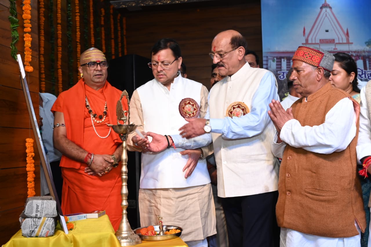 मुख्यमंत्री धामी ने श्री कुंजापुरी विकास मेले का उद्घाटन कर नहरों, सड़कों और मंदिरों के सौंदर्यीकरण की स्वीकृति दी।