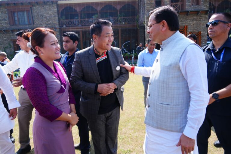 सीएम धामी से मुख्यमंत्री आवास पर लोगों ने मुलाकात कर दीपोत्सव की शुभकामनाएं दीं।