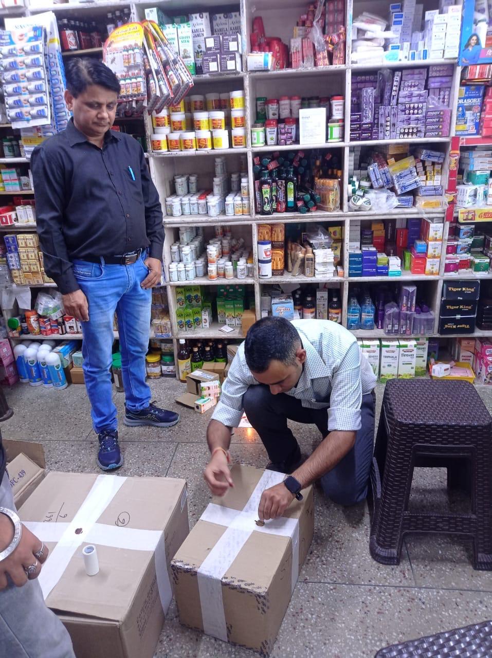 बच्चों की सुरक्षा पर सीएम धामी का फोकस—कफ सिरप बिक्री पर सख्त जांच, कई लाइसेंस रद्द।