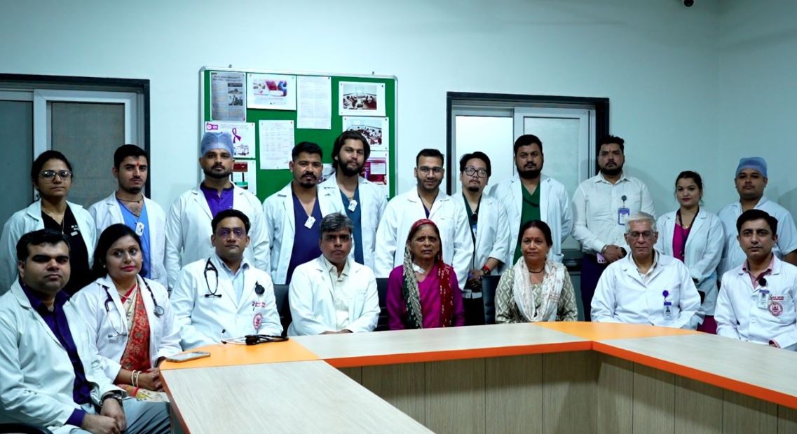 कार्डियोलॉजी टीम की उल्लेखनीय सफलता, श्री महंत इन्दिरेश अस्पताल में हुआ राज्य का पहला ड्यूल वाल्व रिप्लेसमेंट।