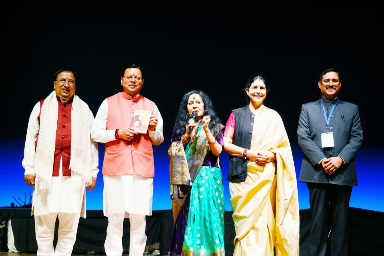 मुख्यमंत्री ने हिमालयन संस्कृति केंद्र में आयोजित उत्सव में संस्कृति संवर्धन की घोषणाएं कीं।