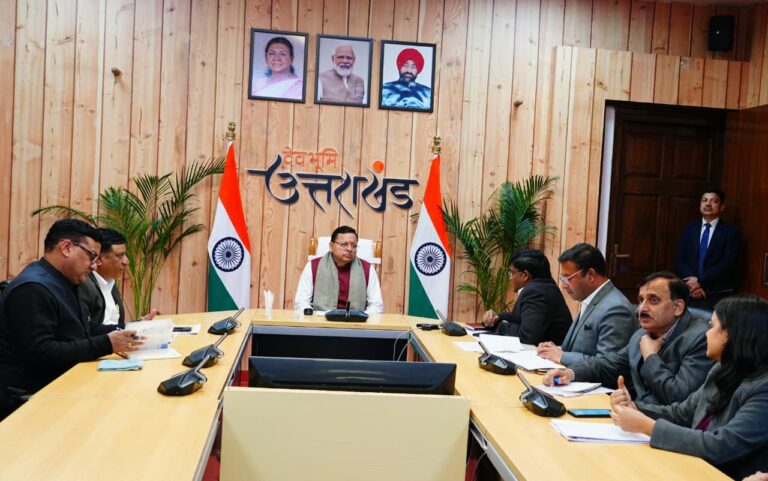 मुख्यमंत्री पुष्कर सिंह धामी ने “पेंशन किश्त का वितरण” कार्यक्रम के माध्यम से पेंशन लाभार्थियों के हित में आवश्यक दिशानिर्देश जारी किए।