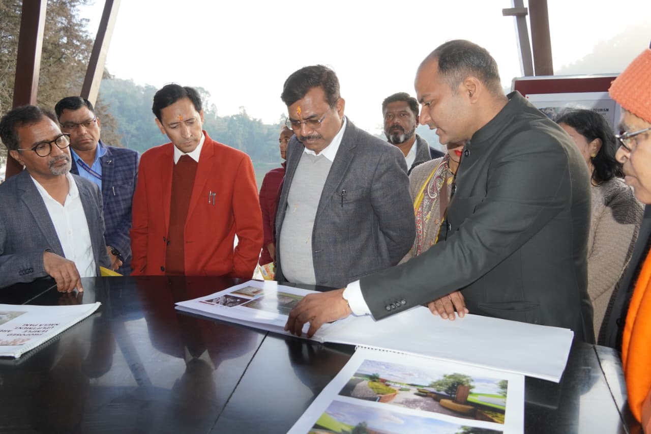 आनन्द बर्द्धन ने टनकपुर व शारदा घाट क्षेत्र में निरीक्षण कर कार्यों की गति पर करीबी नजर डाली।