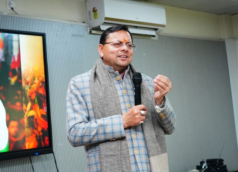 मुख्यमंत्री पुष्कर सिंह धामी ने प्रधानमंत्री नरेंद्र मोदी के मन की बात के 130वें एपिसोड को सुना।