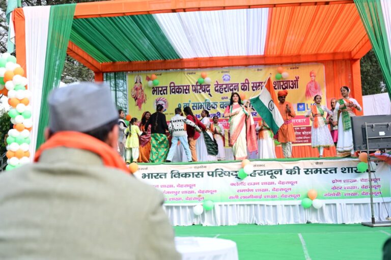 गणतंत्र दिवस पर गांधी पार्क में आयोजित सामूहिक वंदे मातरम् गायन कार्यक्रम में मुख्यमंत्री पुष्कर सिंह धामी हुए शामिल