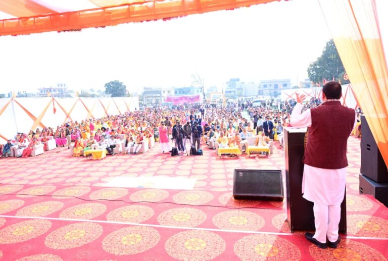 मुख्यमंत्री धामी ने विराट हिन्दू सम्मेलन कार्यक्रम में भागीदारी निभाई।