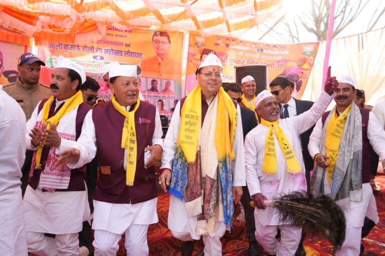 लोहाघाट होली रंग महोत्सव में शामिल हुए मुख्यमंत्री धामी, जनसमुदाय संग साझा की उत्सव की खुशियां