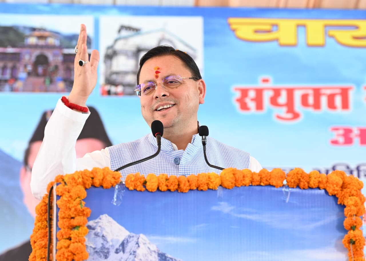 मुख्यमंत्री पुष्कर सिंह धामी ने ऋषिकेश से चार धाम जाने वाली बसों को हरी झंडी दिखाकर किया रवाना