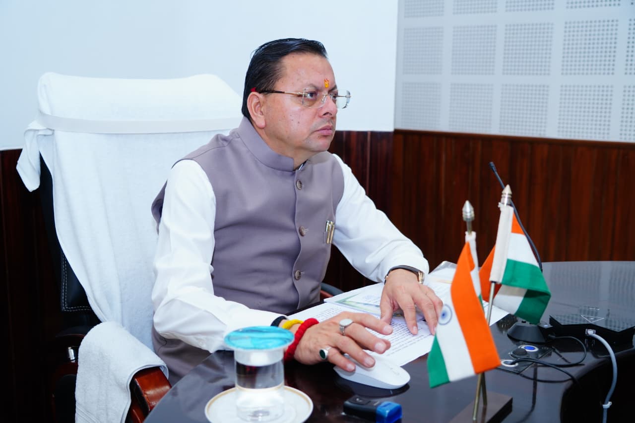 मुख्यमंत्री धामी ने कहा कि पलायन रोकने के लिए श्रमिकों को स्थानीय आवश्यकता के अनुसार दिया जाए कौशल प्रशिक्षण