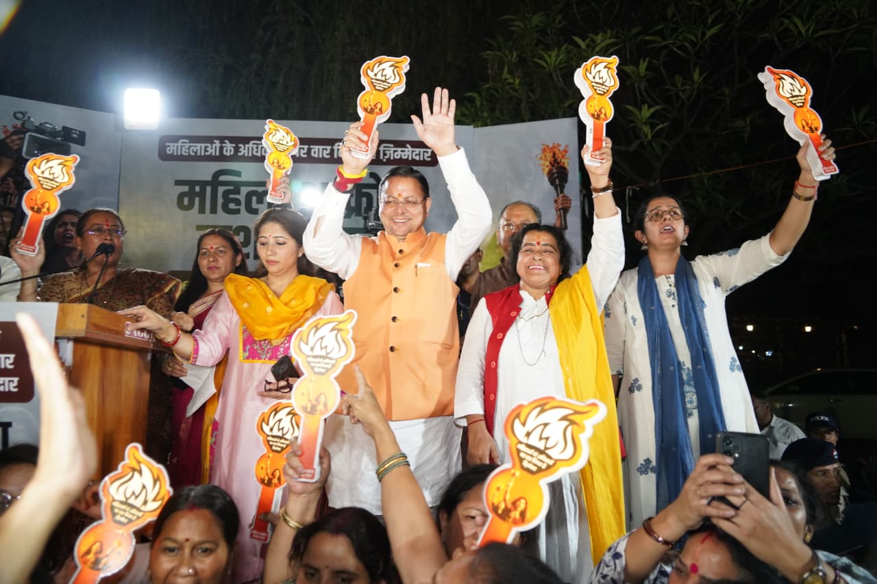 देहरादून में सीएम धामी के नेतृत्व में महिला आक्रोश मशाल यात्रा में उमड़ा जनसैलाब