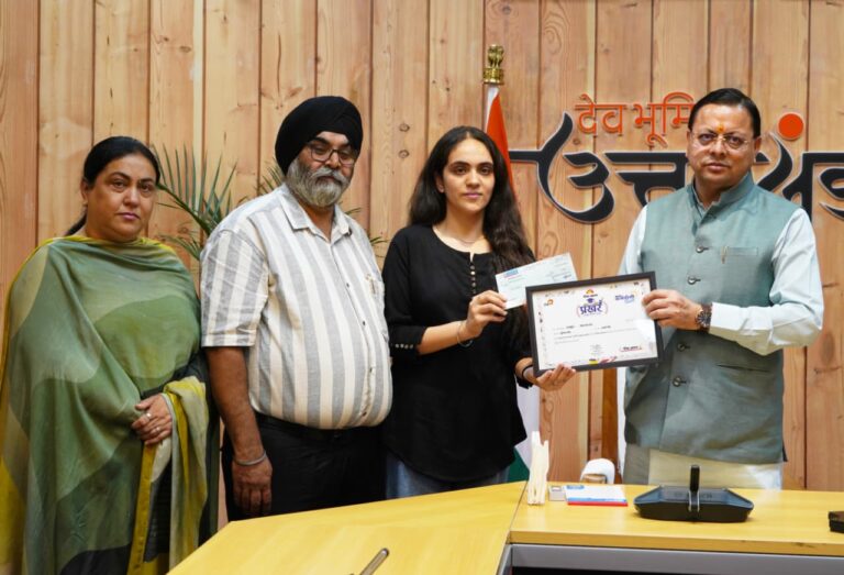 मुख्यमंत्री पुष्कर सिंह धामी ने ‘प्रखर छात्रवृत्ति योजना 2025’ के तहत मेधावी विद्यार्थियों को किया सम्मानित