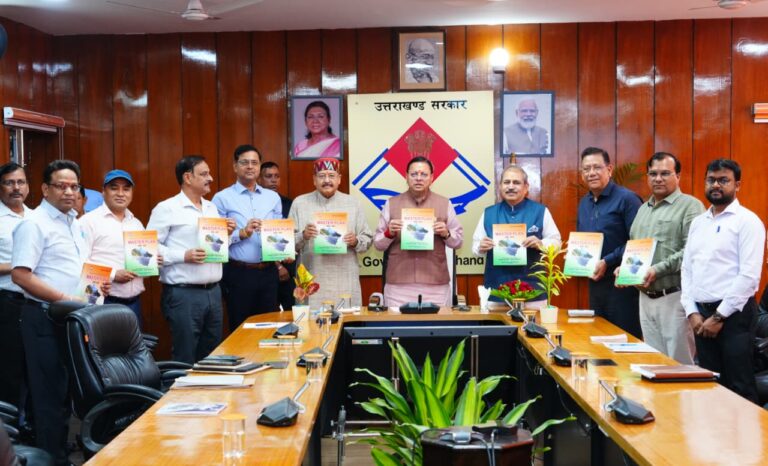 मुख्यमंत्री पुष्कर सिंह धामी ने लोक निर्माण विभाग की मास्टर प्लान पुस्तिका का किया विमोचन