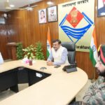 मुख्य सचिव आनन्द बर्द्धन ने चारधाम यात्रा मार्गों की मरम्मत को लेकर बैठक की