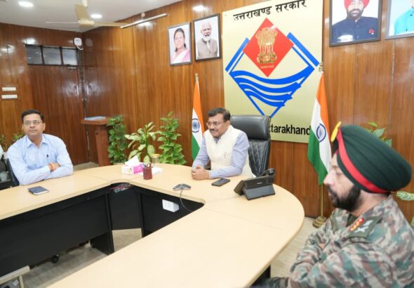 मुख्य सचिव आनन्द बर्द्धन ने चारधाम यात्रा मार्गों की मरम्मत को लेकर बैठक की