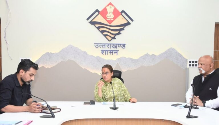 मंत्री से वार्ता के बाद धरना खत्म करने पर राजी हुए पीआरडी स्वयं सेवक