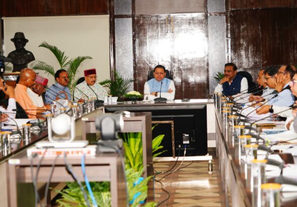सीएम घोषणाओं के समयबद्ध क्रियान्वयन के लिए मुख्यमंत्री धामी ने अधिकारियों को दिये निर्देश।