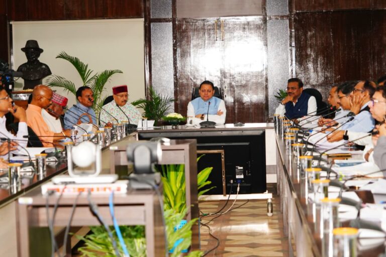 सीएम घोषणाओं के समयबद्ध क्रियान्वयन के लिए मुख्यमंत्री धामी ने अधिकारियों को दिये निर्देश।