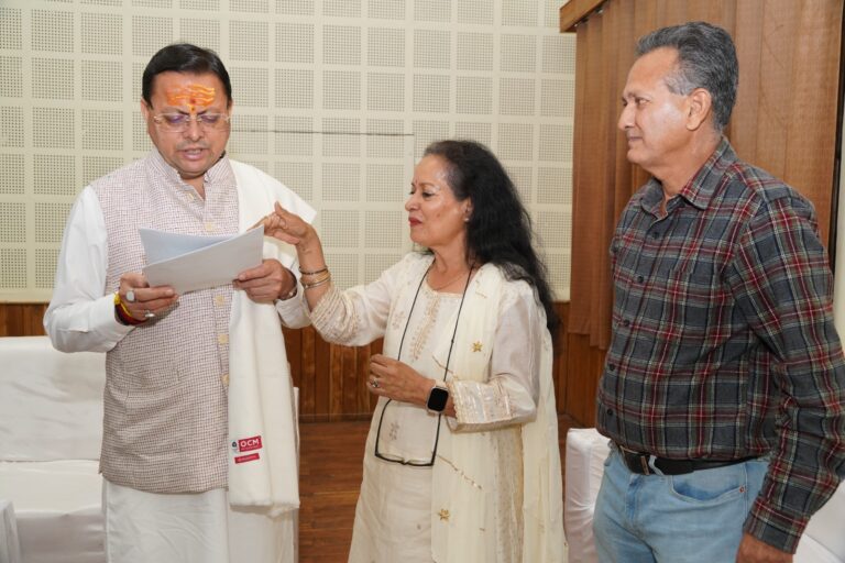 मुख्यमंत्री पुष्कर सिंह धामी ने मुख्य सेवक सदन में जनसुनवाई कर लोगों की समस्याएं सुनीं।
