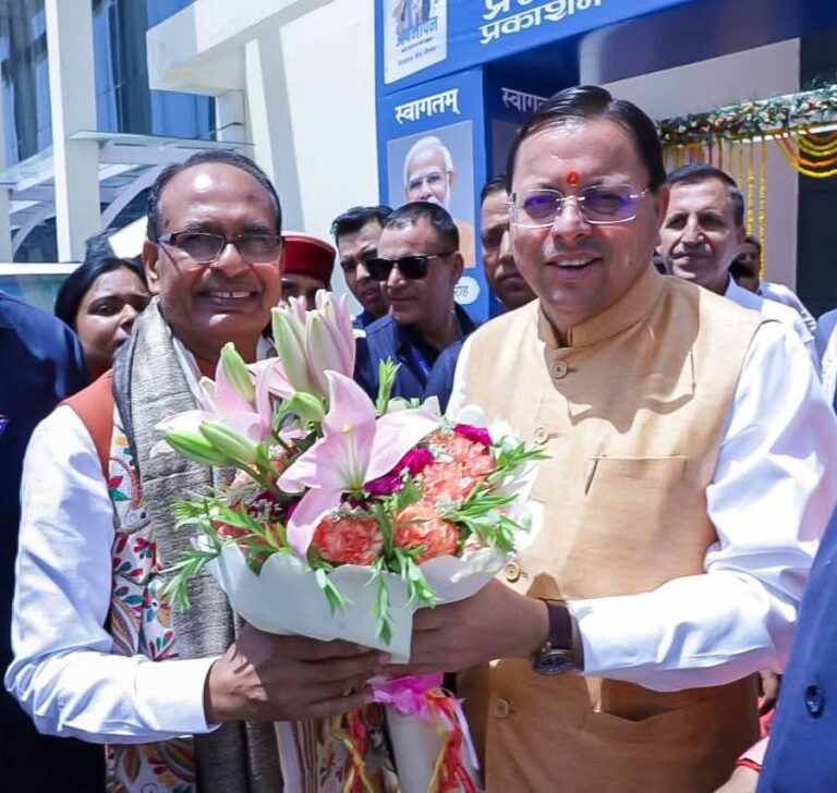 सीएम धामी ने दिल्ली में केंद्रीय मंत्री शिवराज सिंह चौहान की पुस्तक के लोकार्पण समारोह में शिरकत की।