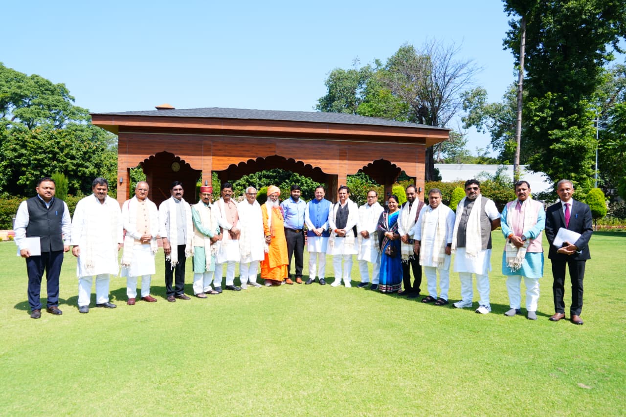मुख्यमंत्री पुष्कर सिंह धामी से OBC वेलफेयर पार्लियामेंट्री कमेटी के प्रतिनिधिमण्डल ने भेंट की।