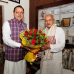 सीएम धामी ने पूर्व राज्यपाल भगत सिंह कोश्यारी का सम्मान किया।