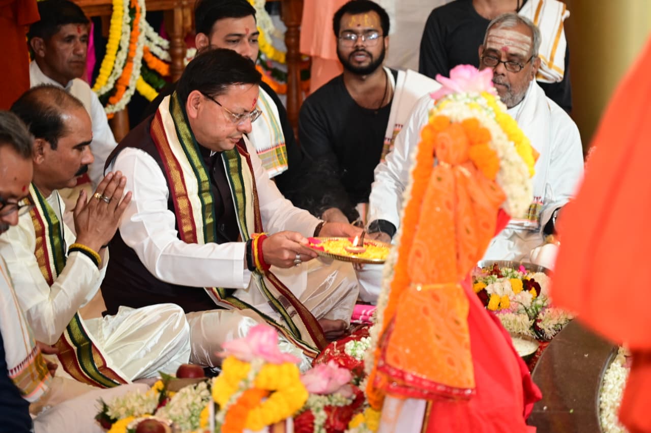 डोल आश्रम में मुख्यमंत्री ने श्री पीठम स्थापना महोत्सव में किया प्रतिभाग, 1100 कन्याओं का पूजन व माँ राजेश्वरी का अभिषेक