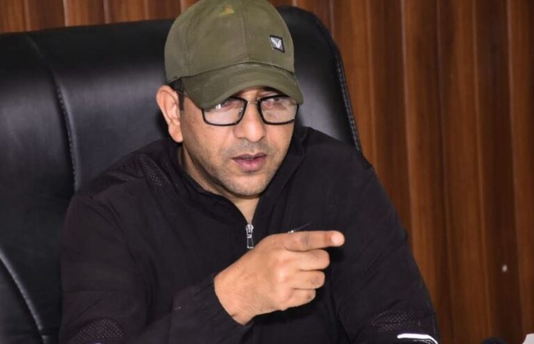 गंगोत्री-यमुनोत्री मार्ग पर बिना फिटनेस और ओवरलोड वाहनों पर कसेगा शिकंजा, DM के सख्त निर्देश