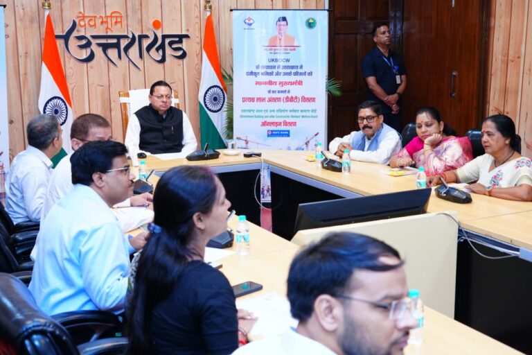 मुख्यमंत्री पुष्कर सिंह धामी ने 4,400 श्रमिकों को वितरित किए 11 करोड़ रुपये