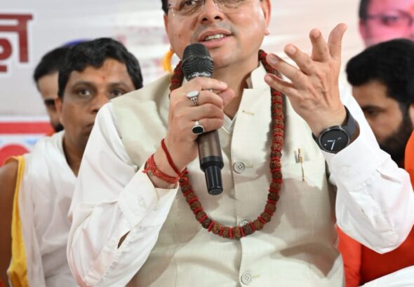 मुख्यमंत्री पुष्कर सिंह धामी ने हरि सेवा आश्रम में आयोजित श्रीमद्भागवत कथा एवं संत सम्मेलन में शामिल होकर संत-महात्माओं का किया सम्मान।