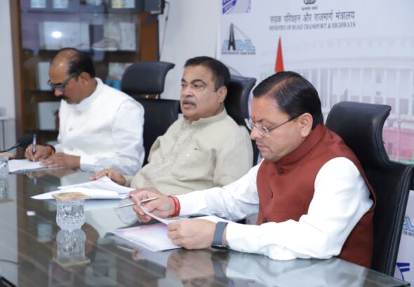राज्य के सड़क नेटवर्क को सशक्त बनाने के लिए मुख्यमंत्री ने केन्द्रीय मंत्री की अध्यक्षता में आयोजित बैठक किया प्रतिभाग