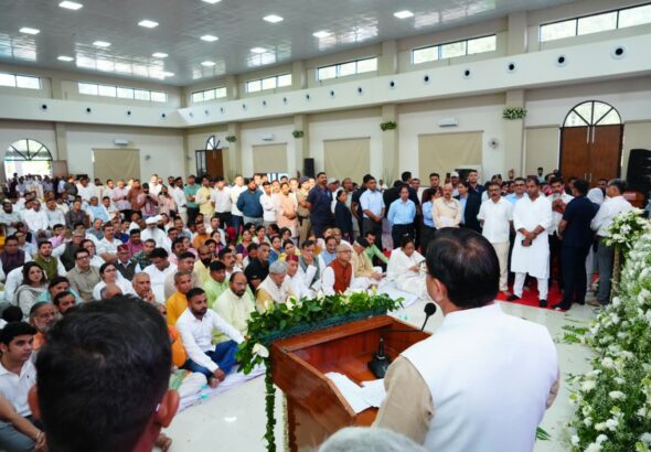 मुख्यमंत्री धामी ने श्रद्धांजलि सभा में खण्डूड़ी जी के योगदान को नमन किया।