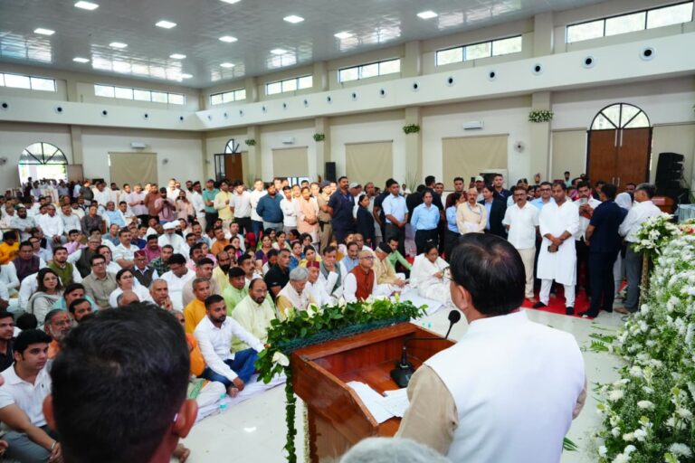 मुख्यमंत्री धामी ने श्रद्धांजलि सभा में खण्डूड़ी जी के योगदान को नमन किया।