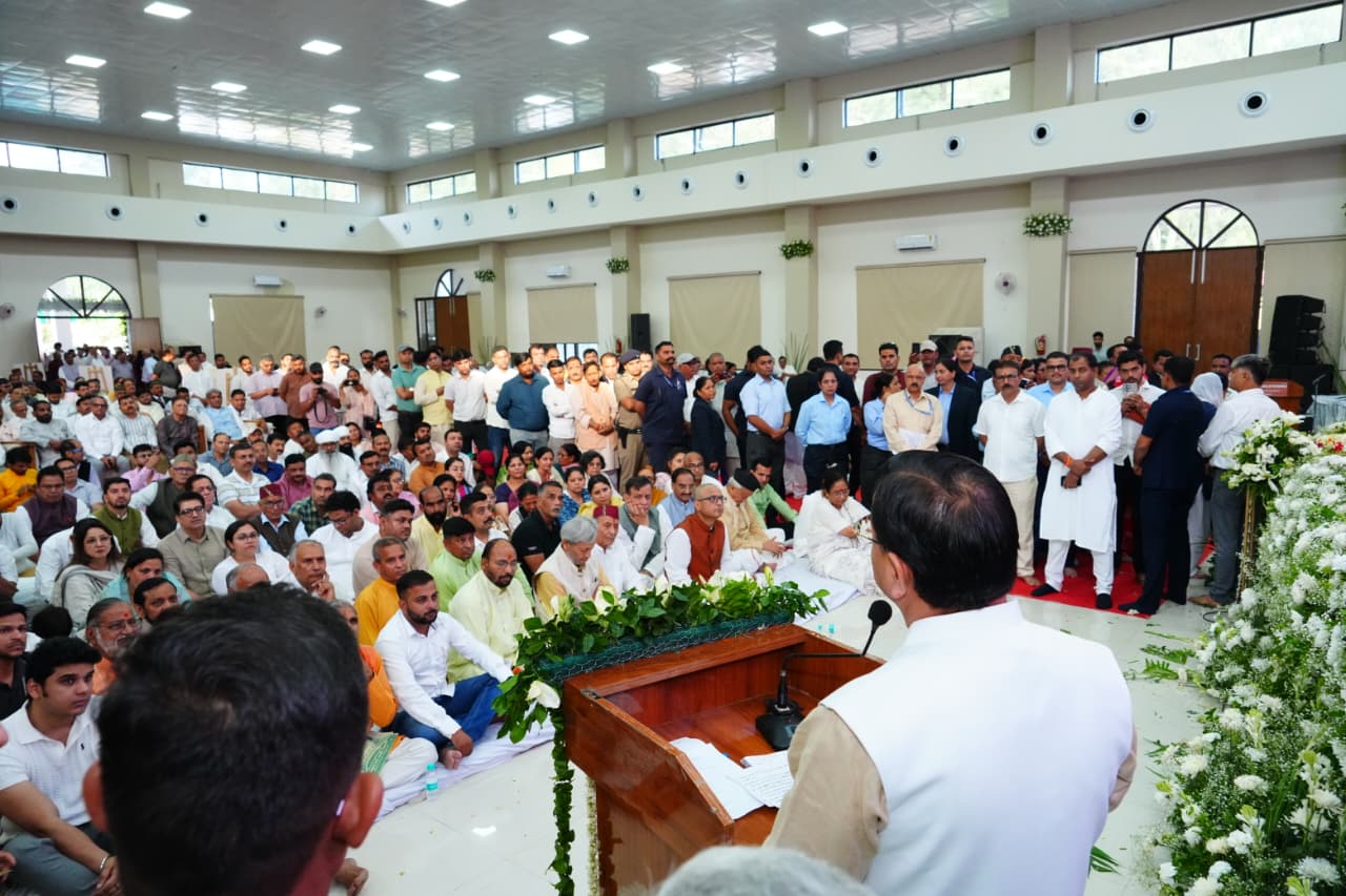 मुख्यमंत्री धामी ने श्रद्धांजलि सभा में खण्डूड़ी जी के योगदान को नमन किया।