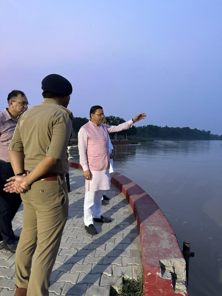 मुख्यमंत्री पुष्कर सिंह धामी ने खटीमा के लोहियाहेड वाटर बाईपास का किया स्थलीय निरीक्षण