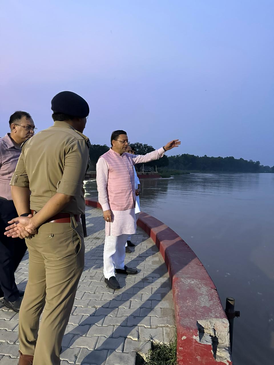 मुख्यमंत्री पुष्कर सिंह धामी ने खटीमा के लोहियाहेड वाटर बाईपास का किया स्थलीय निरीक्षण