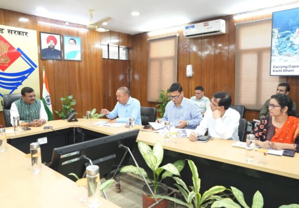आनन्द बर्द्धन ने संबंधित अधिकारियों के साथ मेले की व्यवस्थाओं की समीक्षा की।