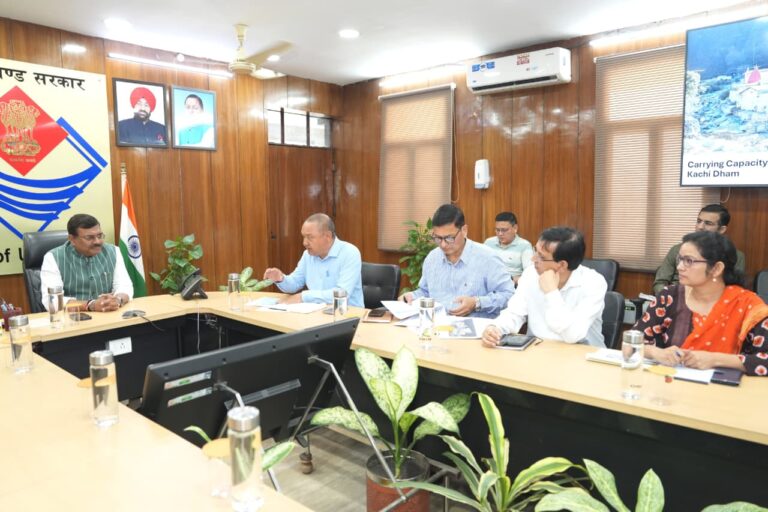 आनन्द बर्द्धन ने संबंधित अधिकारियों के साथ मेले की व्यवस्थाओं की समीक्षा की।