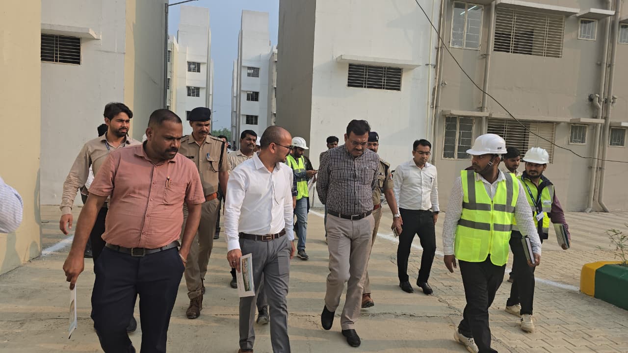 बागवाला में प्रधानमंत्री आवास योजना में बने 1872 आवासों का मुख्य सचिव ने किया निरीक्षण।